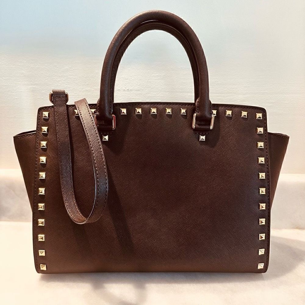Michael Kors Womens Selma Coffee Saffiano Leather Gold Studded Satchel Tote Bag - Picture 2 of 7
